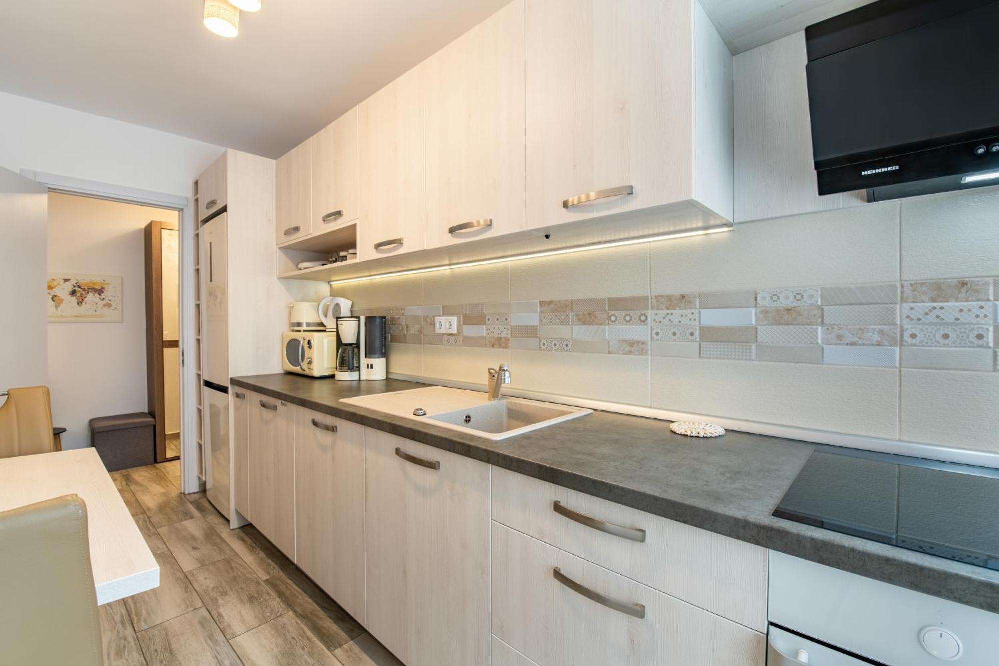 Springhome - Cozy Apartment With Balcony & Parking 브라쇼브 외부 사진